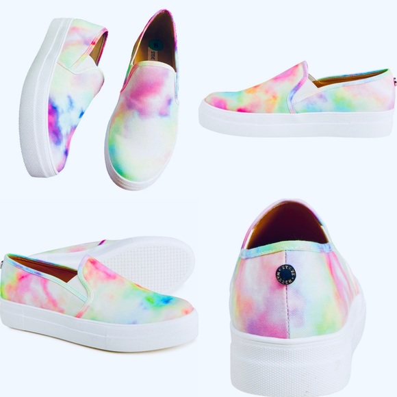 Steve Madden Toshe NWT rainbow tie-dye sneaker - Picture 10 of 16